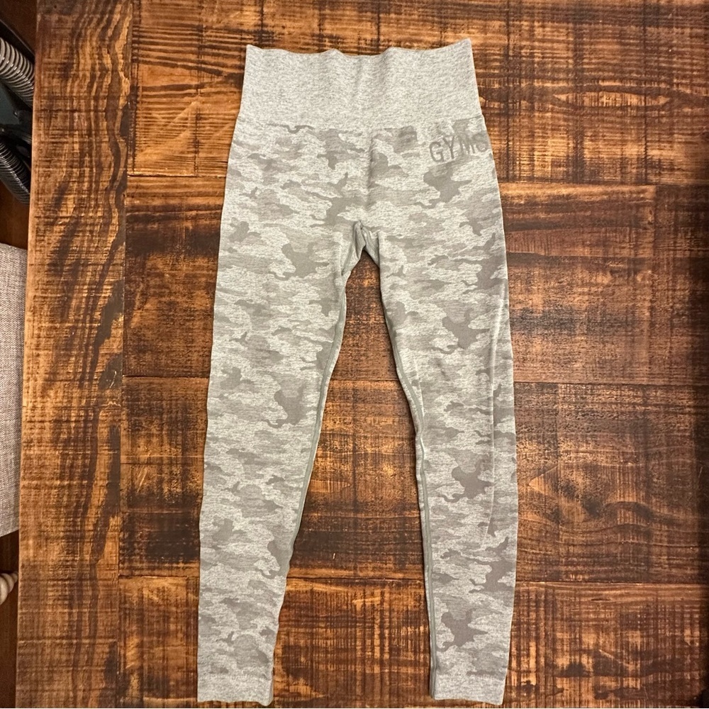 NWOT- Gymshark Adapt Seamlesss Camo Leggings. - Picture 5 of 7